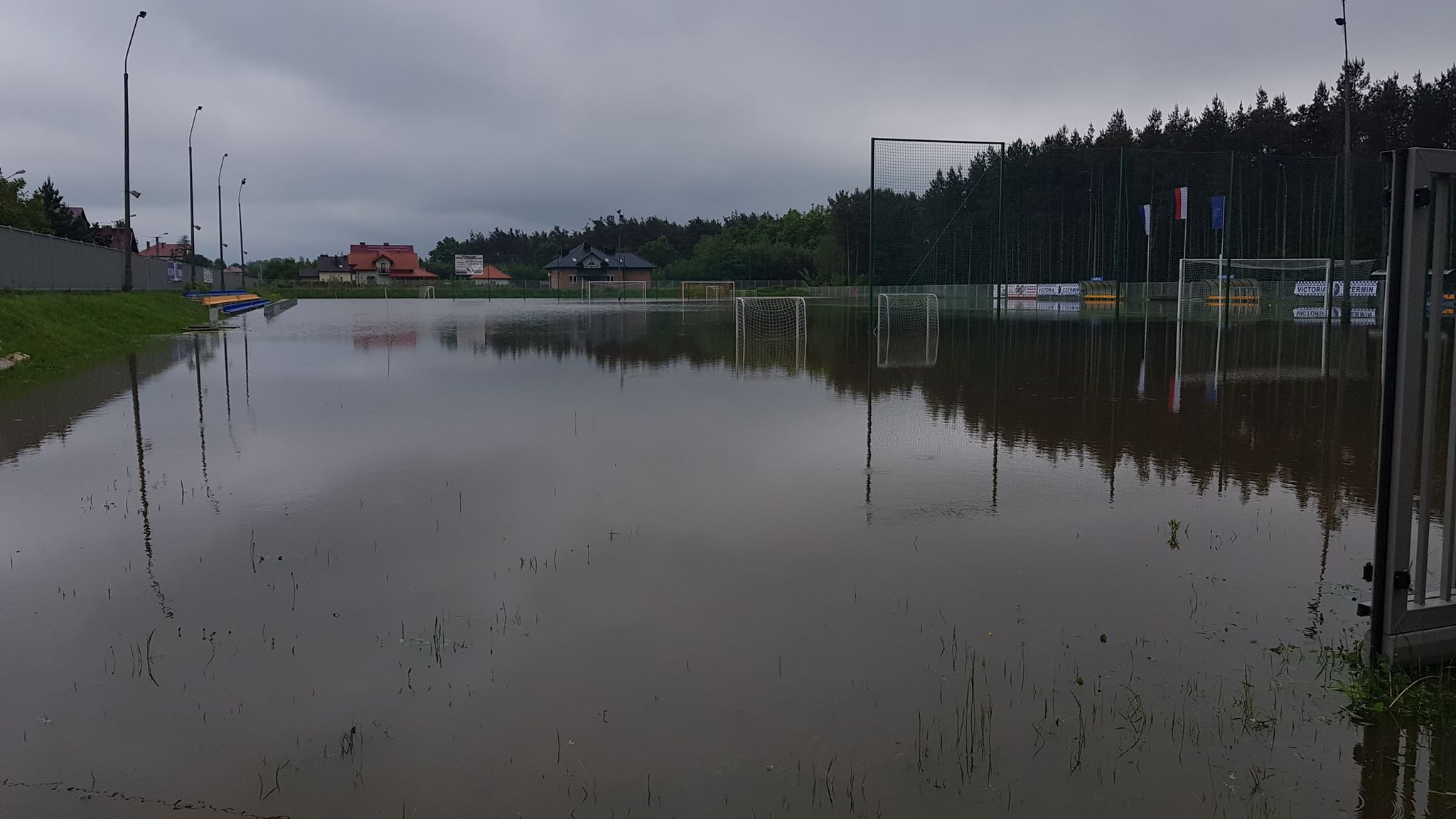 Najnowsze informacje z Gminy Czermin: Podtopienia domów koło stadionu - Zdjęcie główne