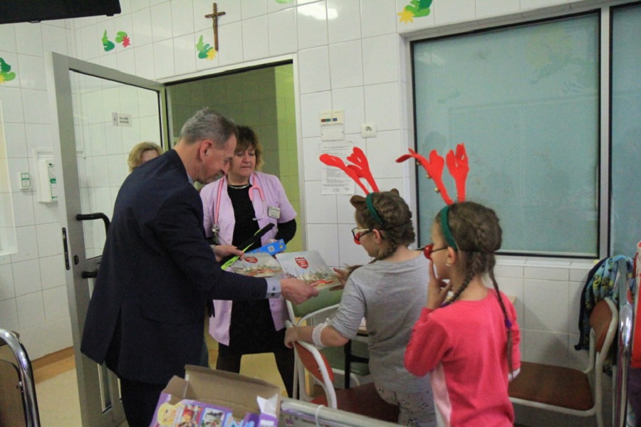 Prezydent pomagał dziś św. Mikołajowi w mieleckim szpitalu - Zdjęcie główne