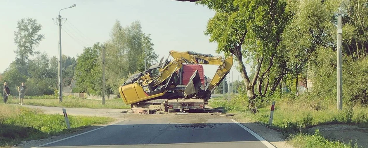 Sadkowa Góra. Niecodzienne zdarzenie na drodze [ZDJĘCIA-AKTUALIZACJA] - Zdjęcie główne