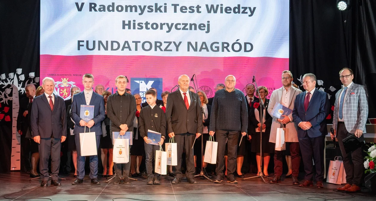 W Radomyślu uczczono Niepodległość testem wiedzy. Kto wygrał? - Zdjęcie główne