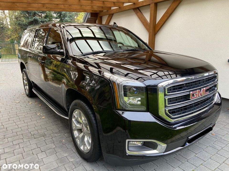 GMC Yukon Rok produkcji 2018  Przebieg 69 000 km   Rodzaj paliwa Benzyna   Pojemność skokowa 5 328 cm3  Moc 321 KM Cena 235 000 zł