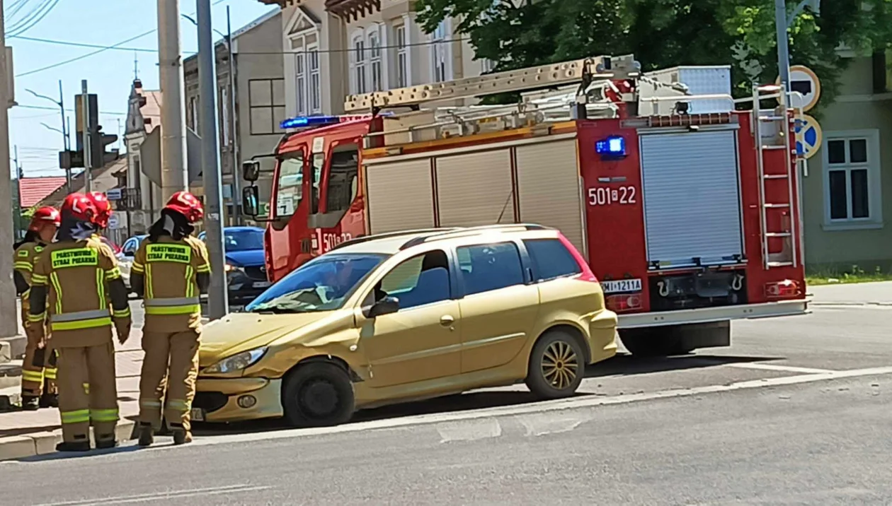 Pechowy czwartek w powiecie mieleckim. Tym razem kolizja w Mielcu - Zdjęcie główne