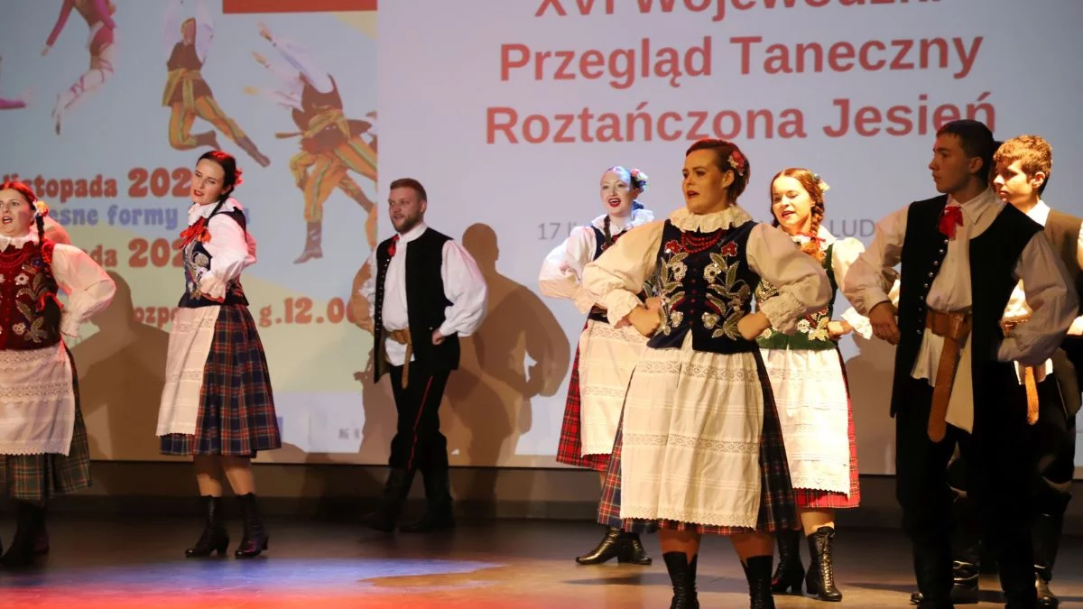 Chorzelowiacy na XVI Wojewódzkim Przeglądzie Tanecznym „Roztańczona Jesień”  [ZDJĘCIA] - Zdjęcie główne