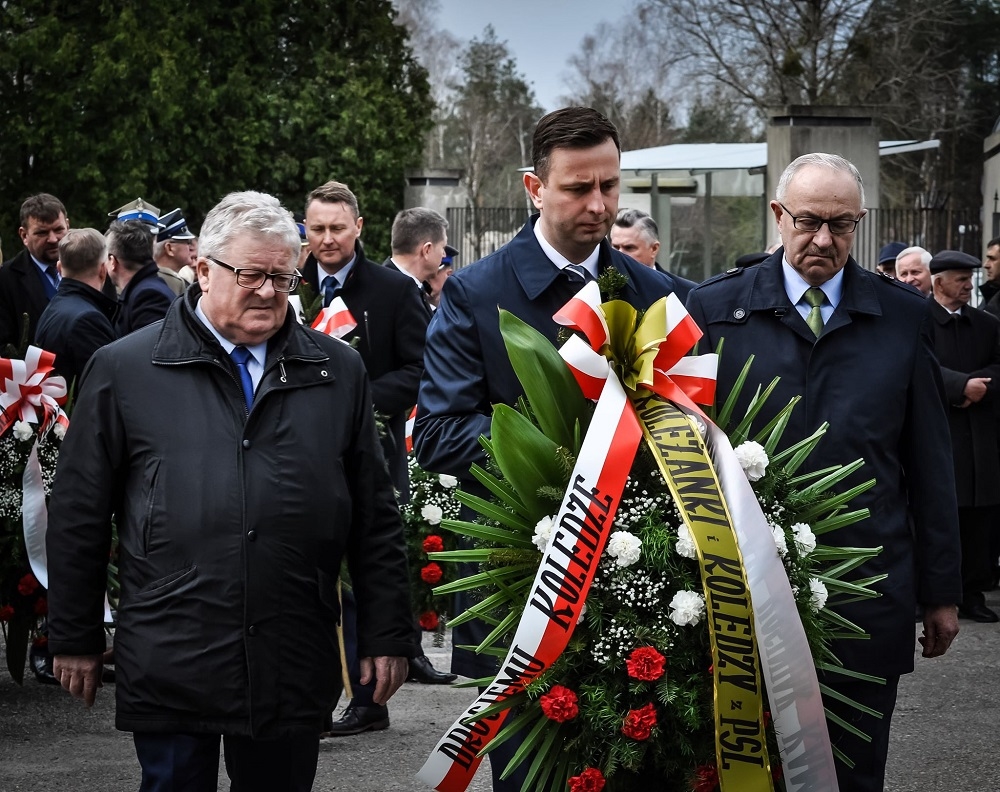 [9. rocznica katastrofy smoleńskiej] Władze samorządowe i szef PSL-u w Mielcu - Zdjęcie główne