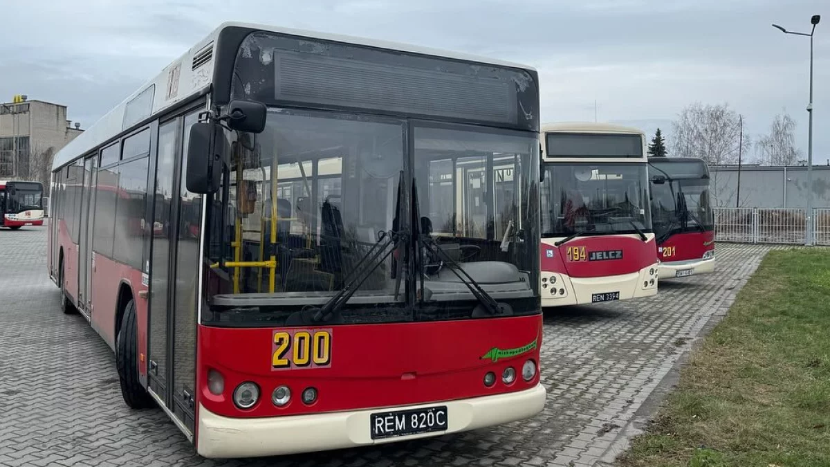 Ostatnie egzemplarze jeżdzą po Mielcu – historia nietypowych autobusów - Zdjęcie główne