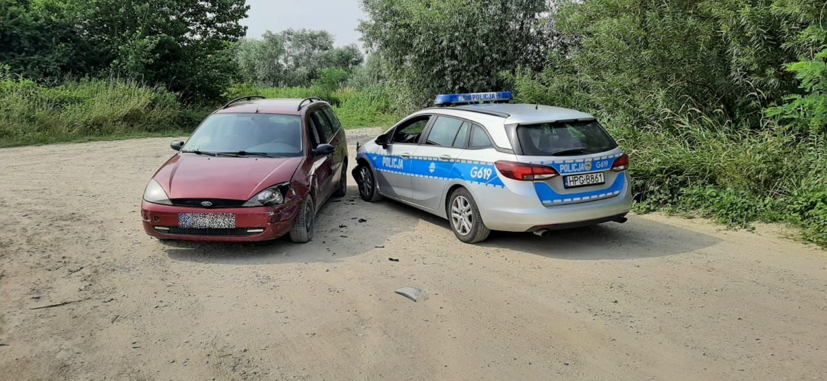 REGION: Pijany mężczyzna ukradł samochód i zderzył się z radiowozem - Zdjęcie główne