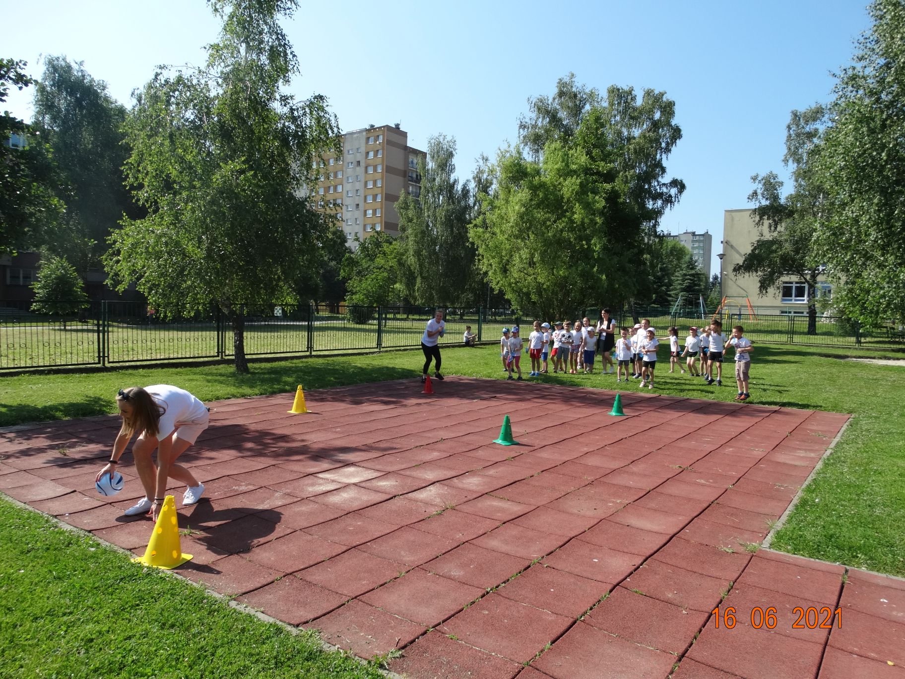 Przedszkola Miejskiego Nr 8 w Mielcu zorganizowały własną ,,Ósemeczkową Olimpiadę Sportową''.