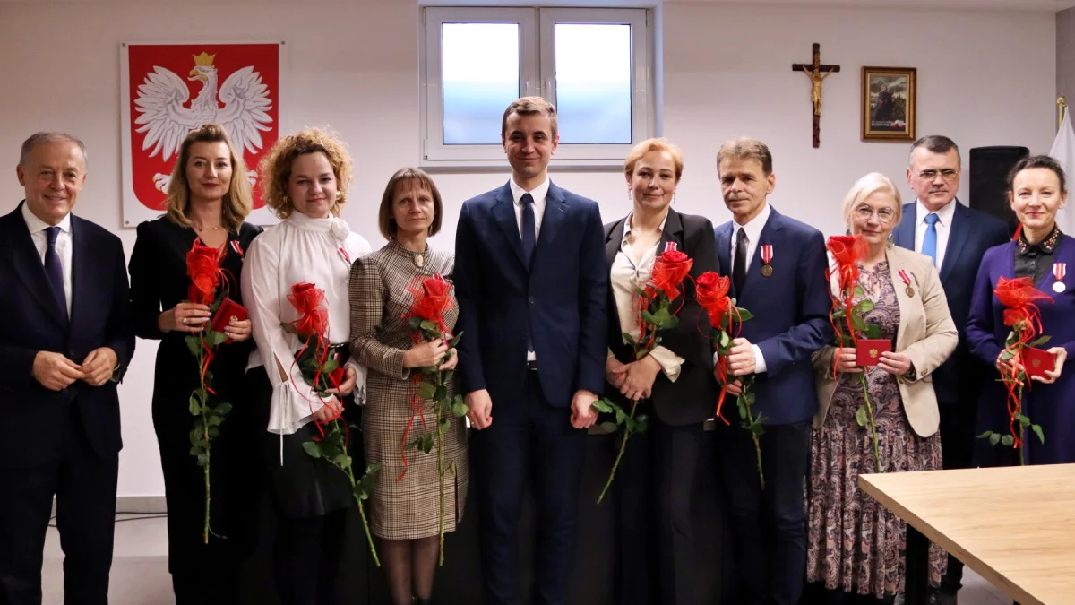 Nauczyciele z gminy Tuszów Narodowy z odznaczeniami od Ministra Oświaty i Nauki [ZDJĘCIA] - Zdjęcie główne