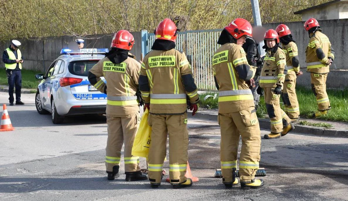 Wypadek w Janowcu. Kobieta trafiła do szpitala - Zdjęcie główne