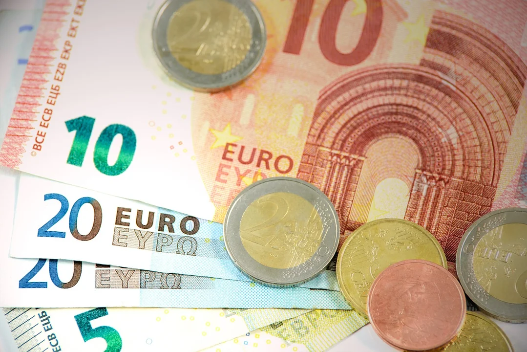 Pierwsze pieniądze z KPO już na koncie polskiego rządu. Unia Europejska przelała 5 mld euro zaliczki - Zdjęcie główne