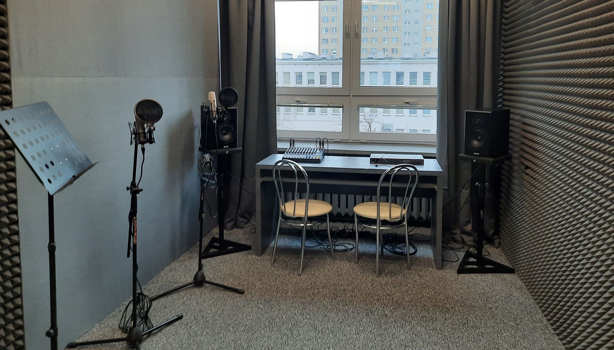 Studio nagrań i metamorfoza sal lekcyjnych. Zmiany w mieleckim V LO [ZDJĘCIA] - Zdjęcie główne