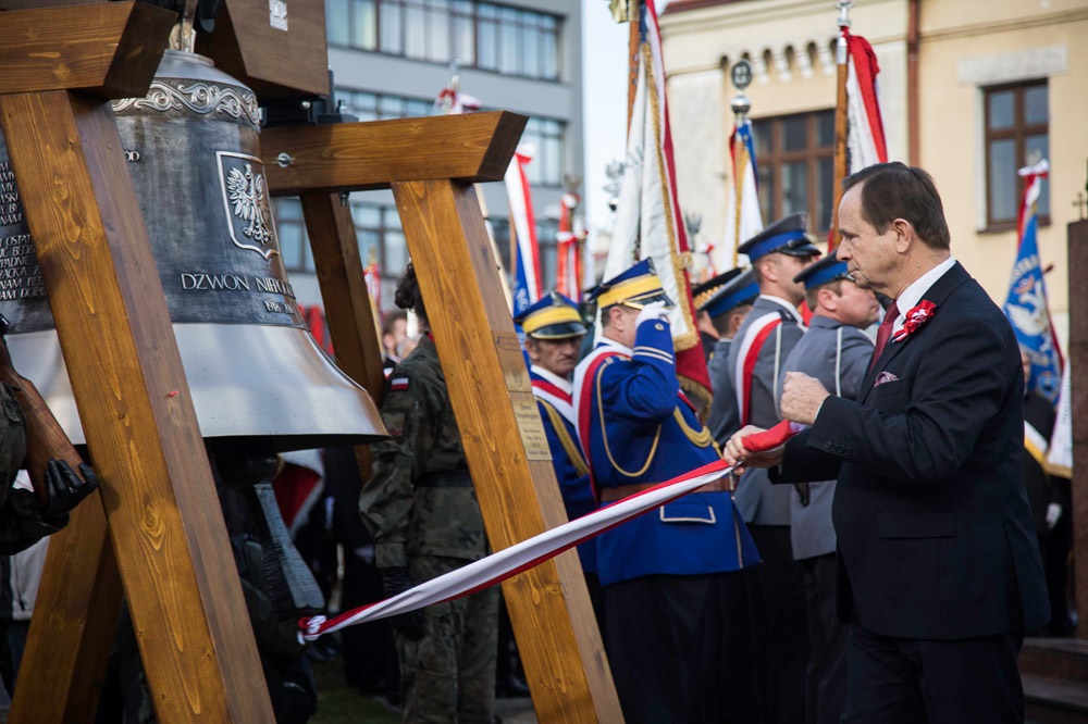 Bicie dzwonu na pamiątkę odzyskania Niepodległości. Jedyne takie na całym Podkarpaciu [VIDEO] - Zdjęcie główne