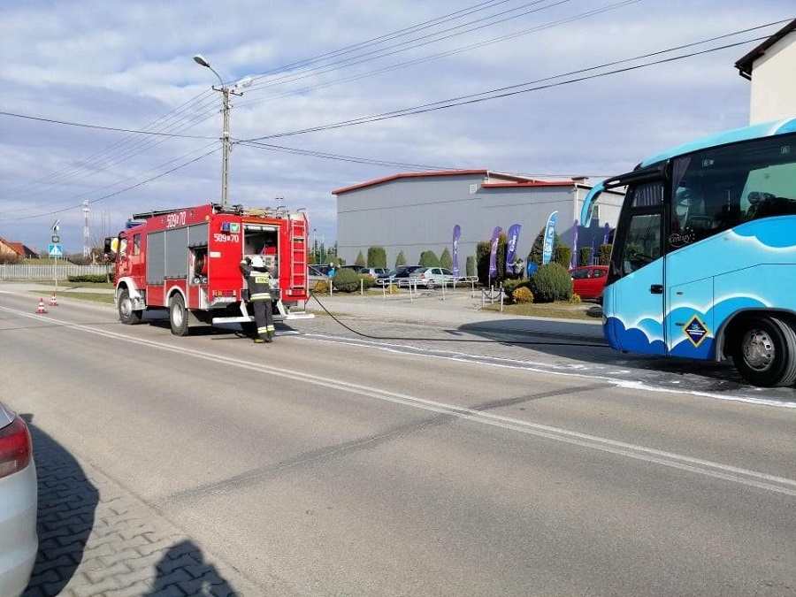 Pożar autokaru szkolnego w Radomyślu Wielkim  - Zdjęcie główne