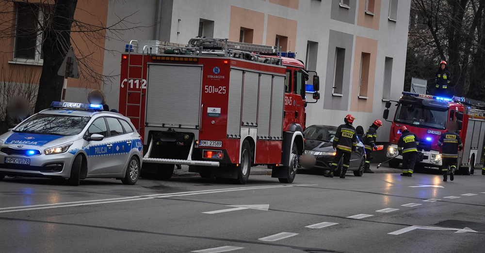 Zderzenie samochodu osobowego ze skuterem [FOTO] - Zdjęcie główne