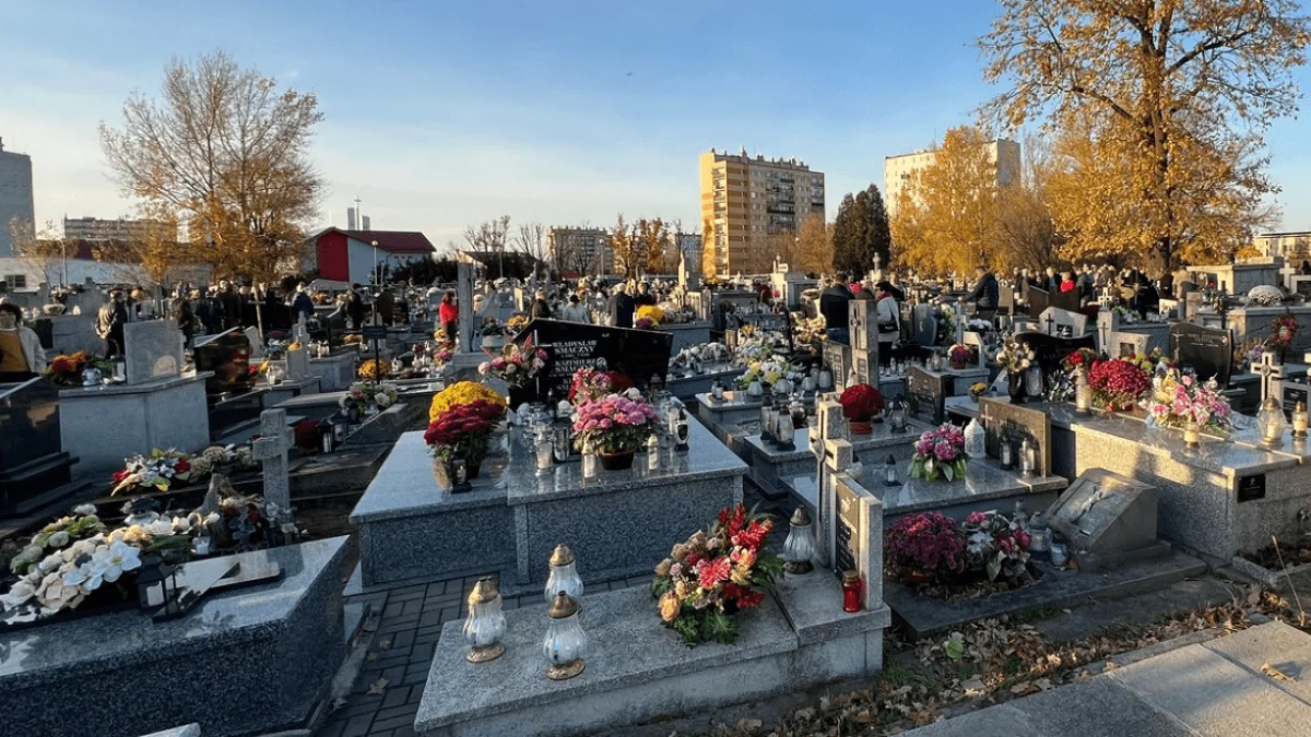 Tłumy mielczan na cmentarzach 1 listopada