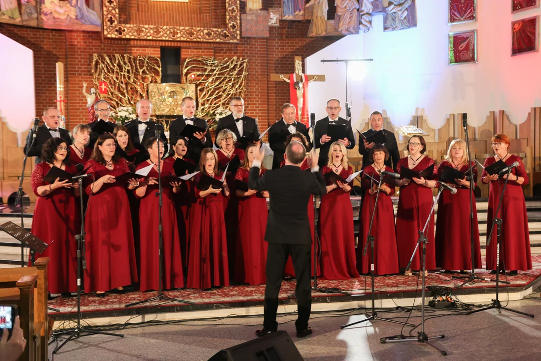 Za nami koncert pieśni maryjnych w Mielcu [ZDJĘCIA] - Zdjęcie główne