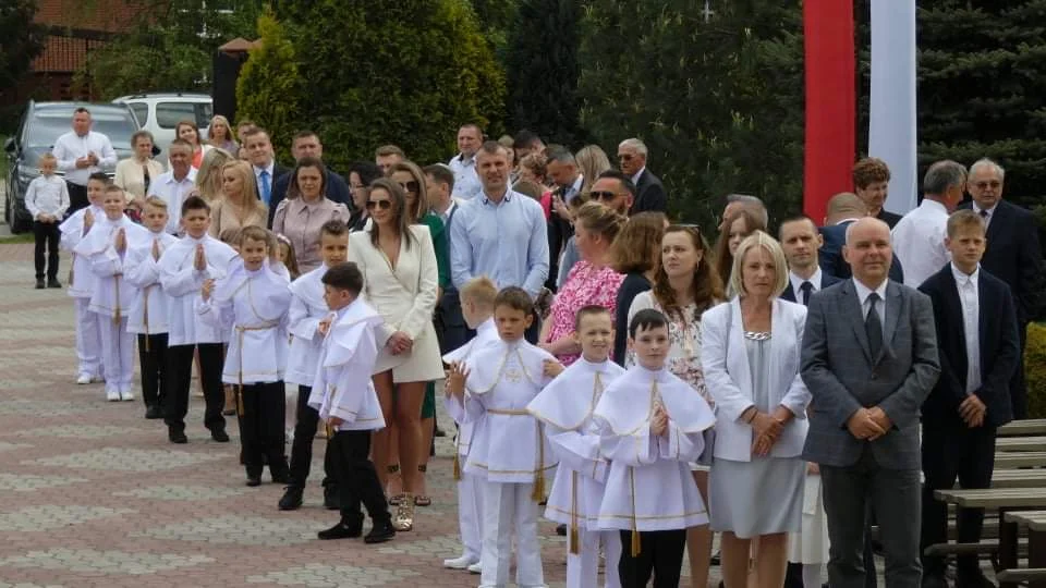 Pierwsza Komunia Święta w Kościele Trójcy Przenajświętszej w Mielcu [ZDJĘCIA] - Zdjęcie główne