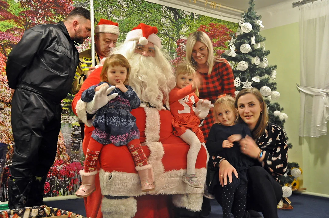 Święty Mikołaj w Domu Dziecka w Skopaniu - Zdjęcie główne