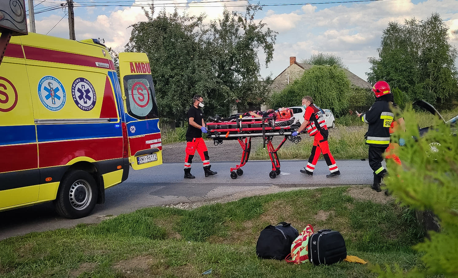 Wypadek w Złotnikach. 21-latka trafiła do szpitala [FOTO, VIDEO] - Zdjęcie główne