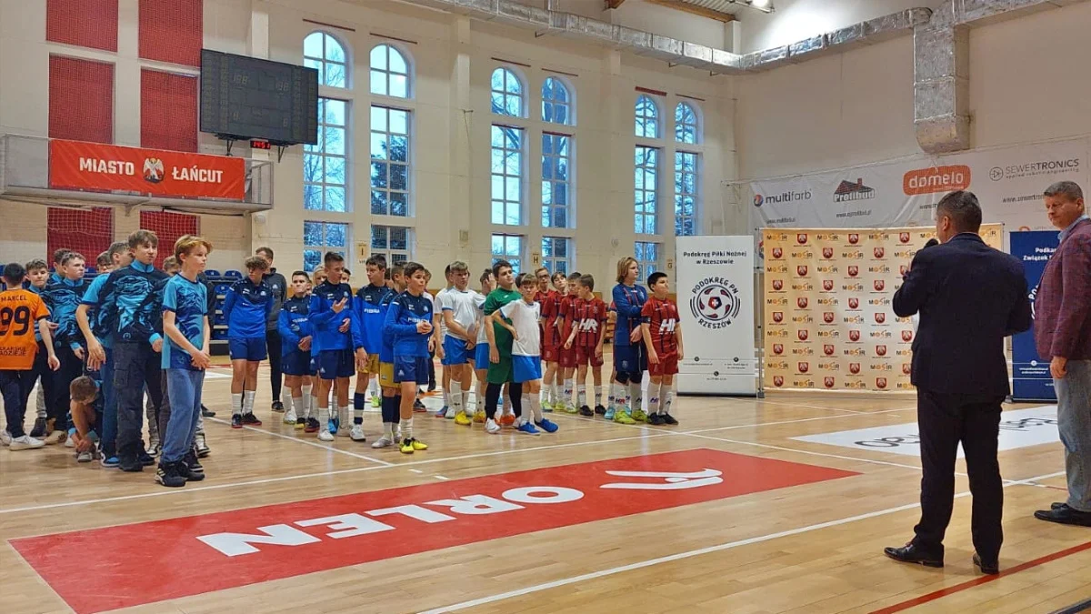 Młodzi piłkarze z Mielca z brązowym medalem na Mistrzostwach Podkarpacia w futsalu - Zdjęcie główne