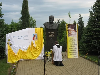 Przemarsz w Tuszowie Narodowym w obronie papieża - Zdjęcie główne