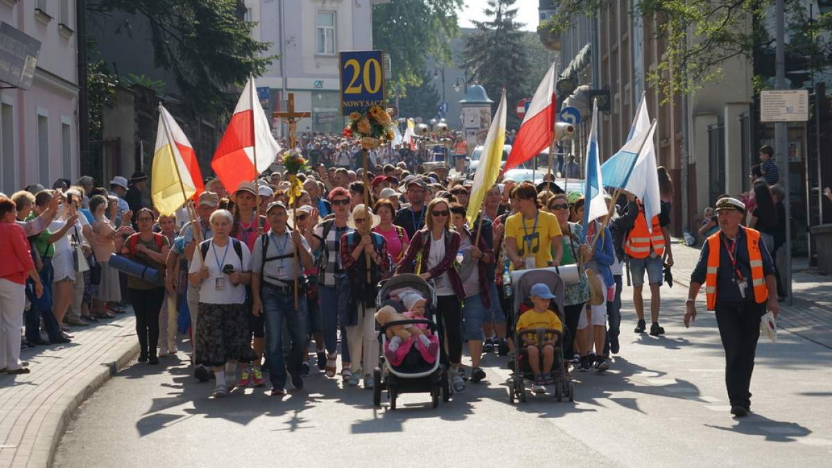 W poniedziałek pielgrzymi ruszą na Jasną Górę. Obejrzyj ich hymn! - Zdjęcie główne