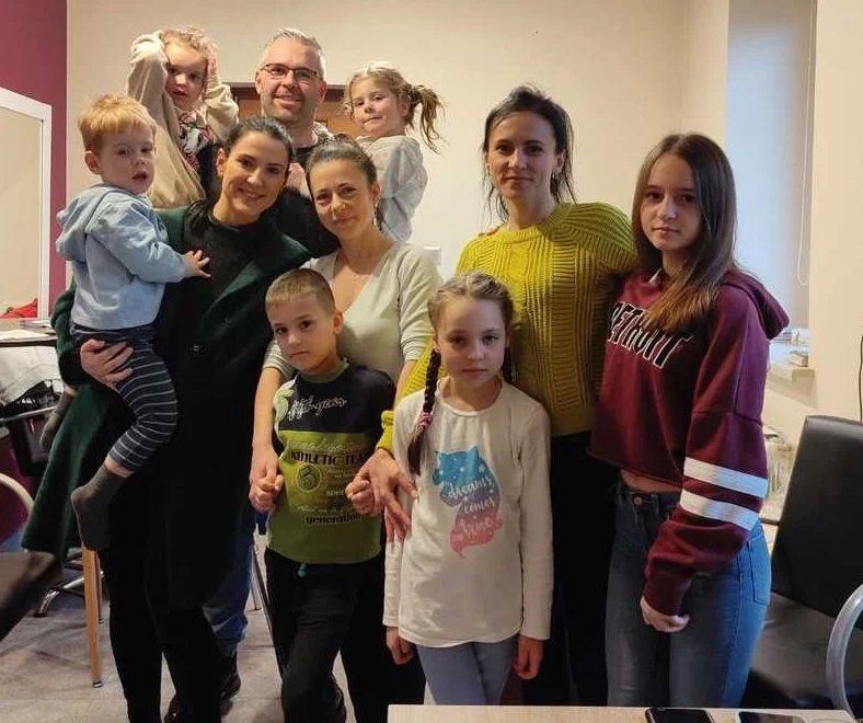 Mielczanie pomagają uchodźcom. Dwie ukraińskie rodziny przyjęte przez policjanta - Zdjęcie główne