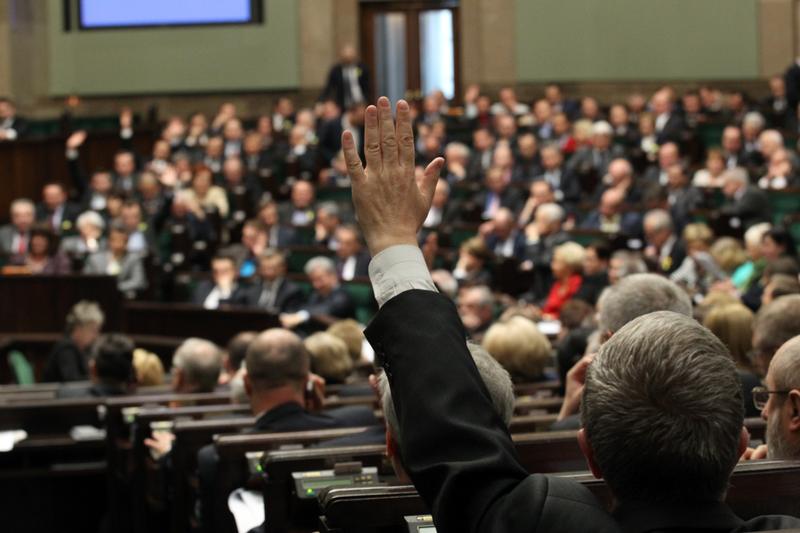 Lotnicze podróże na koszt podatnika. Ile takich lotów odbyli posłowie z Mielca? - Zdjęcie główne