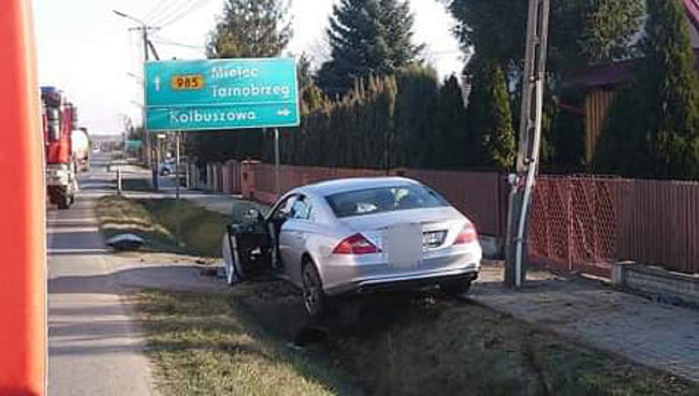 Chciał uniknąć zderzenia, wjechał do rowu  - Zdjęcie główne