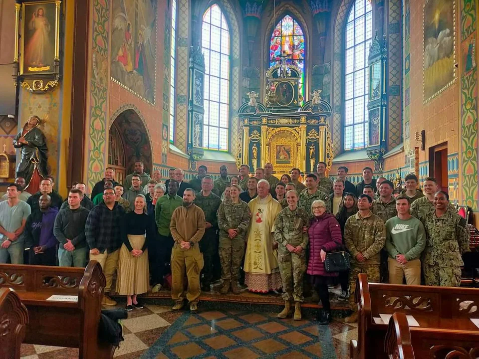 Żołnierze amerykańscy świętowali Wielkanoc w Sanktuarium w Chorzelowie - Zdjęcie główne