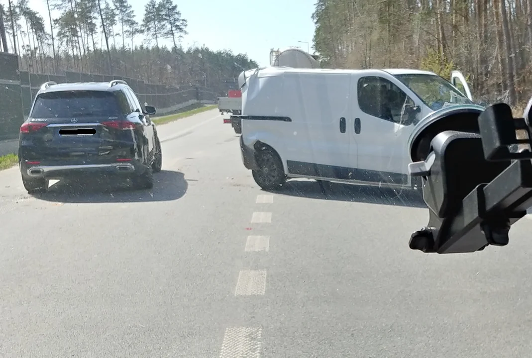 Kolizja na obwodnicy Mielca. Zderzenie 3 samochodów - Zdjęcie główne