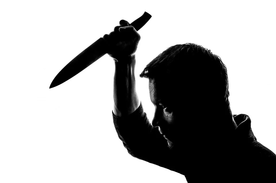 Grożenie śmiercią i atak nożem podczas libacji na Starówce - Zdjęcie główne