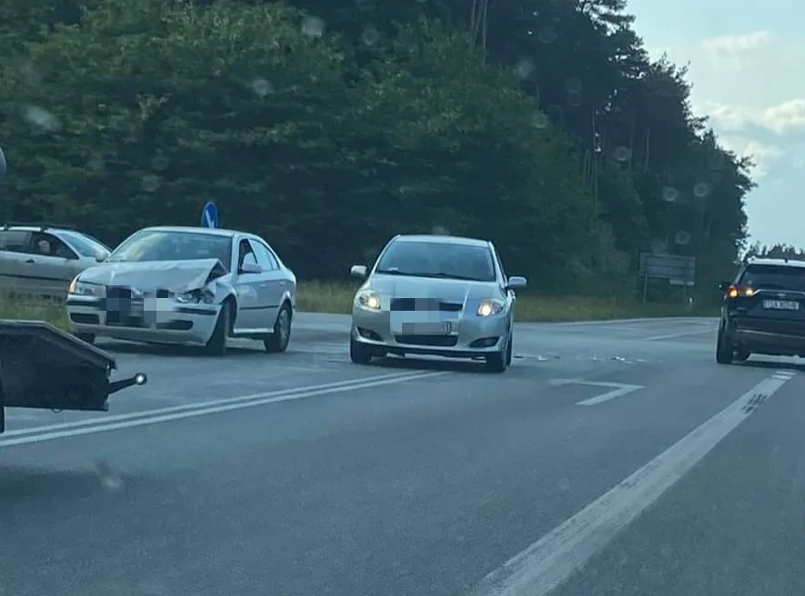 Wypadek na mieleckiej obwodnicy. Kobieta zabrana do szpitala - Zdjęcie główne