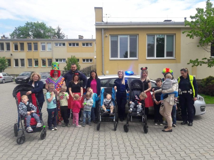 Policjanci na turnieju. Szkolą siebie i dzieci - Zdjęcie główne