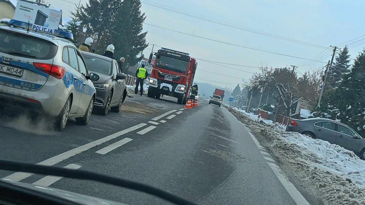 Kierowca BMW spowodował kolizję, w której uczestniczyła kobieta w ciąży [ZDJĘCIA] - Zdjęcie główne