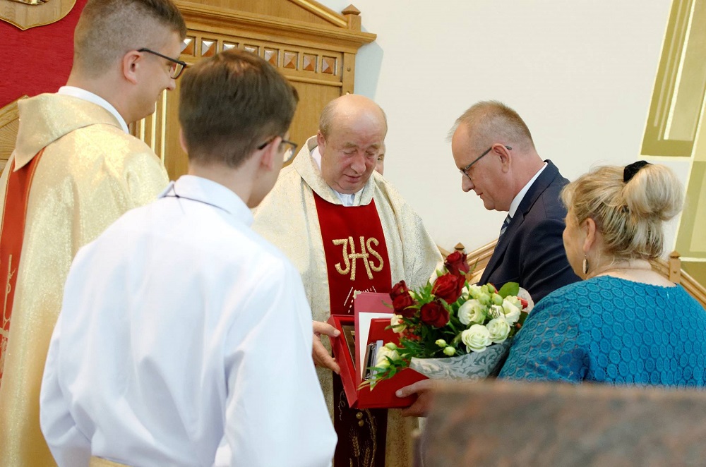 Ksiądz Stanisław Składzień żegna się z mielecką parafią Trójcy Przenajświętszej. Przywitanie nowego proboszcza w niedzielę 12 sierpnia - Zdjęcie główne