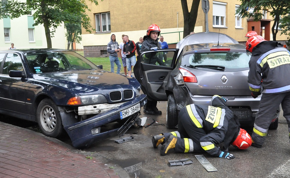 Zderzenie czterech samochodów - Zdjęcie główne