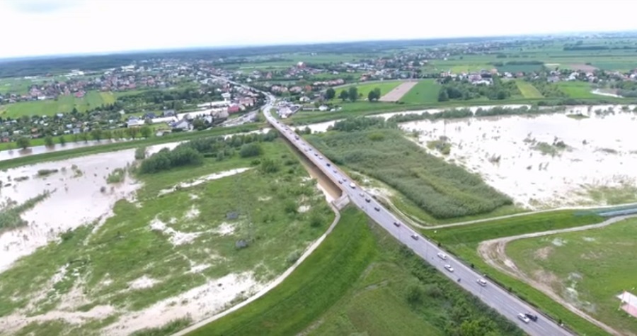 Wisłoka w Mielcu w ujęciu z drona. Te zdjęcia robią wrażenie! [VIDEO] - Zdjęcie główne