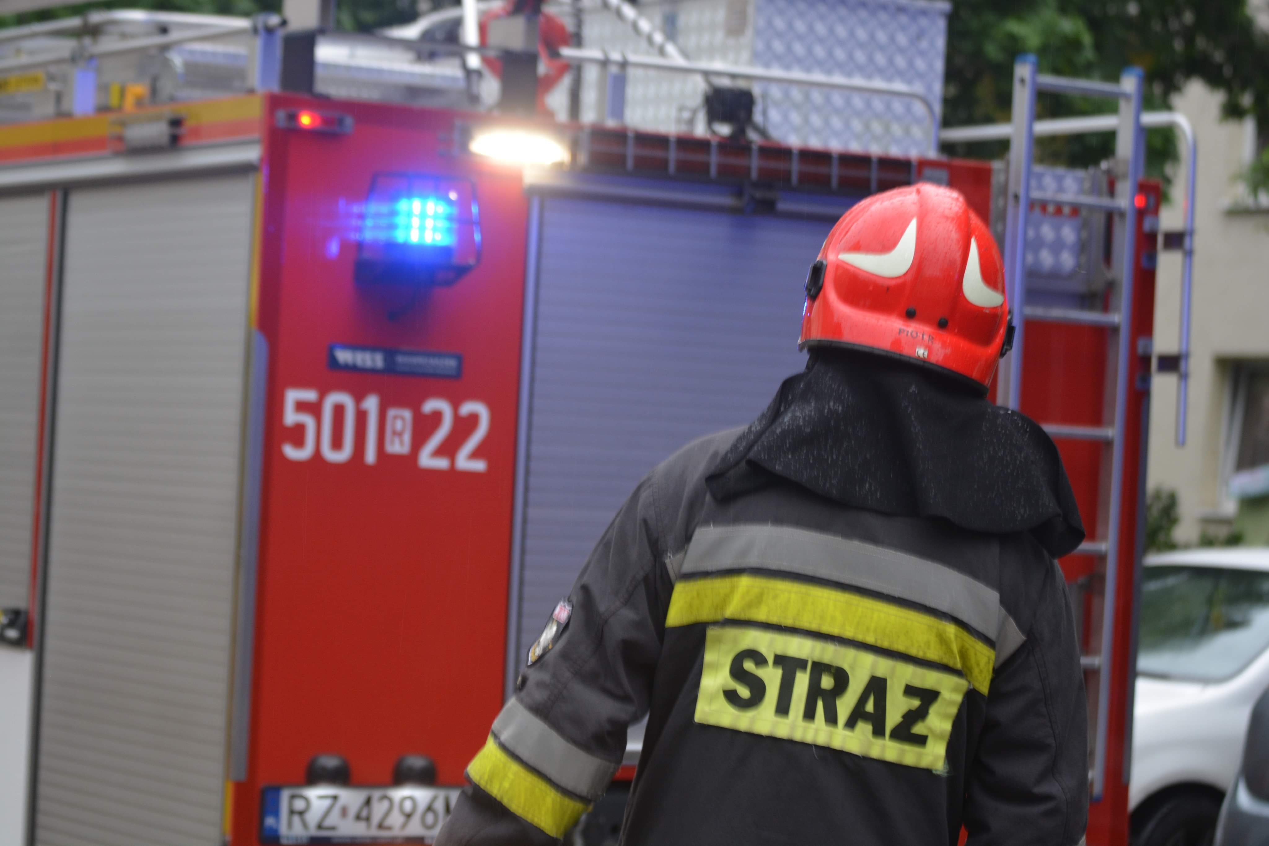 Interwencja strażaków przy ul. Dobrej w Mielcu - Zdjęcie główne