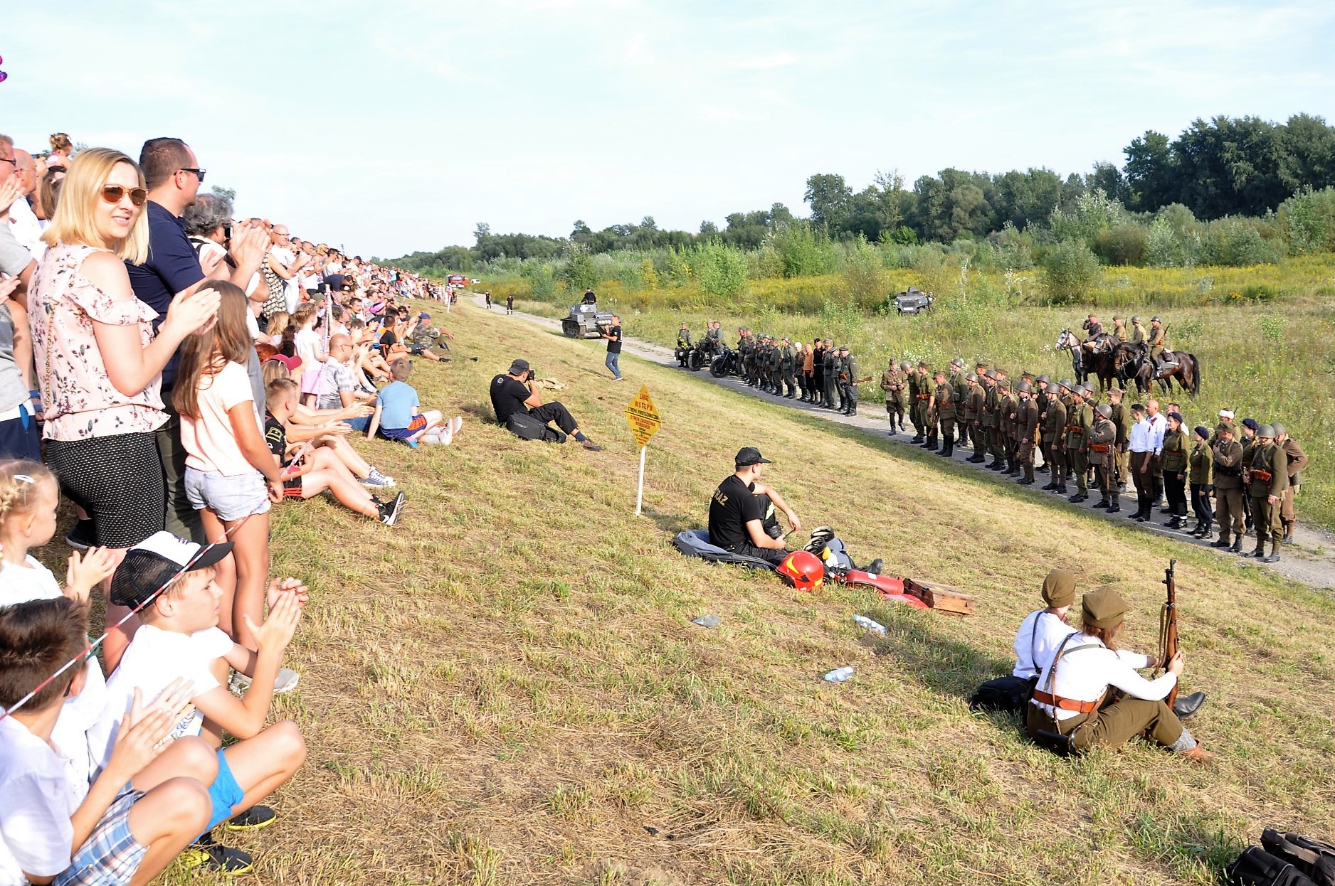 Wystrzały i wybuchy w Mielcu! Rekonstrukcja bitwy z '39 roku nad Wisłoką [ZDJĘCIA] - Zdjęcie główne