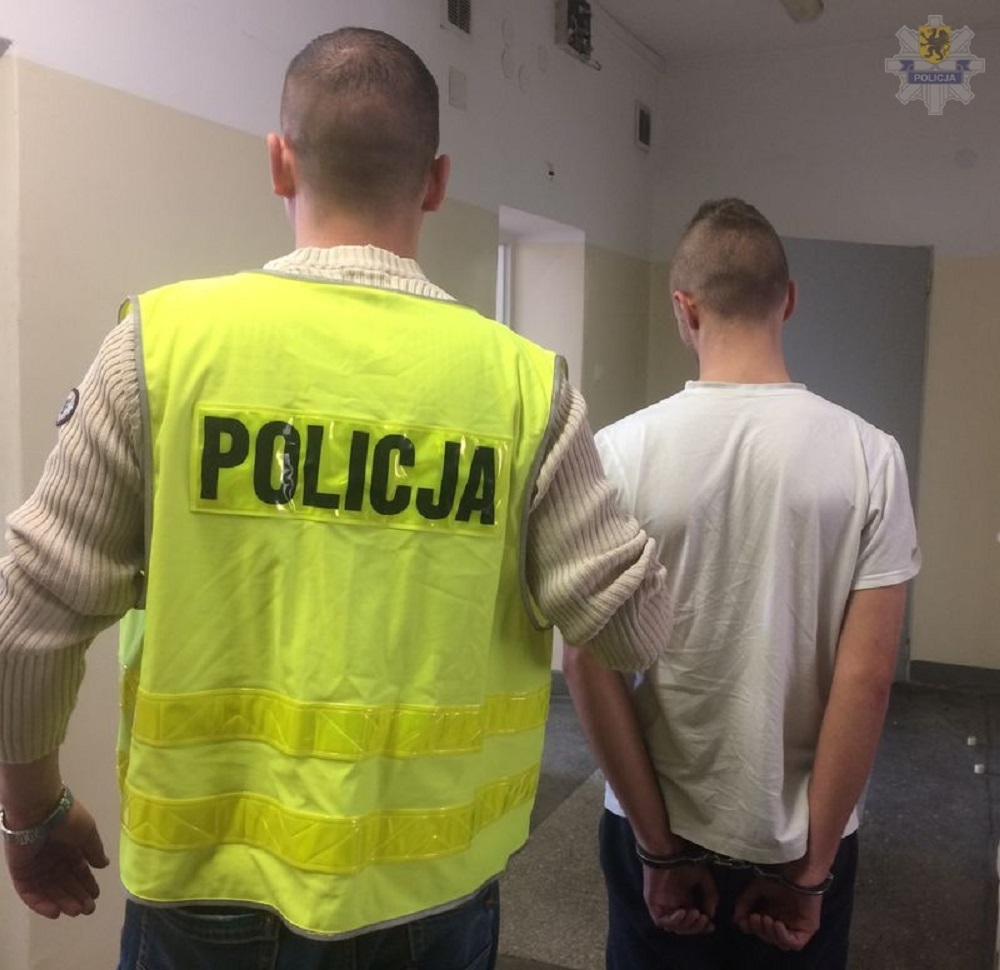  Nocny pościg policjntów za terenówką. - Zdjęcie główne