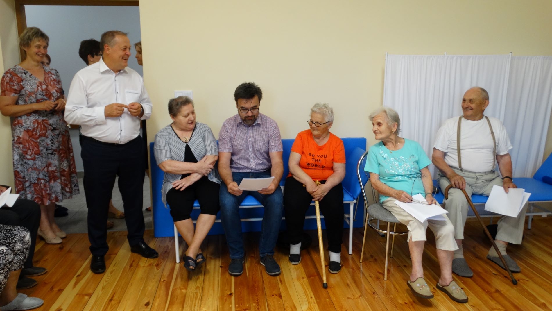 Seniorzy z Tuszowa dzięki dofinansowaniu mogą dalej korzystać z Dziennego Domu Pomocy w Dębiakach - Zdjęcie główne