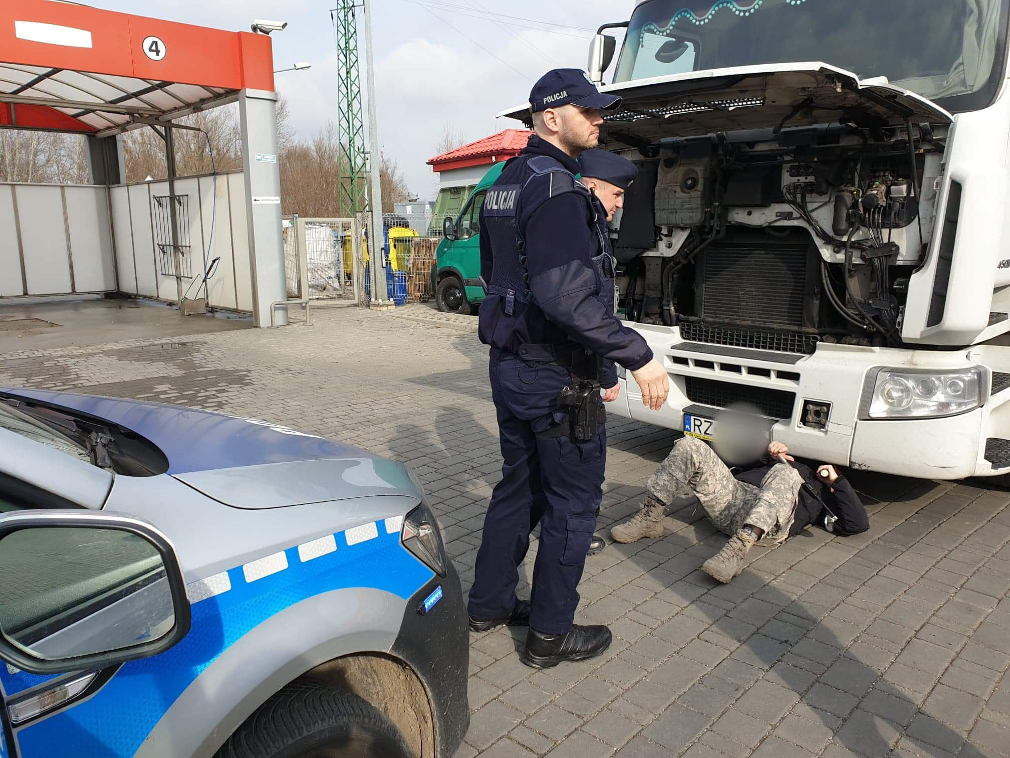 Mielec: Bomba pod samochodem ciężarowym? AKTUALIZACJA! - Zdjęcie główne