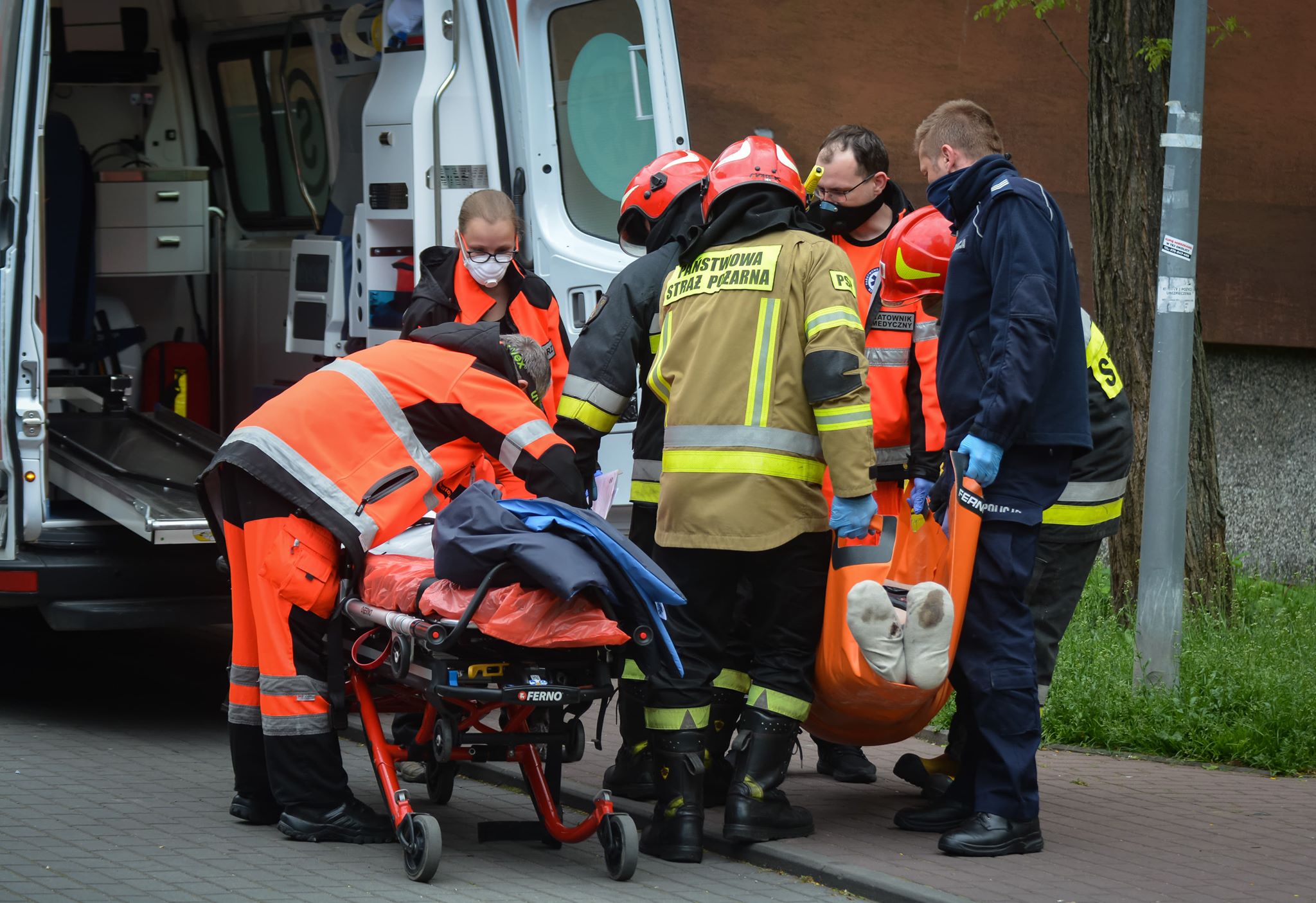 Interwencja służb przy ul. Biernackiego [FOTO, VIDEO] - Zdjęcie główne