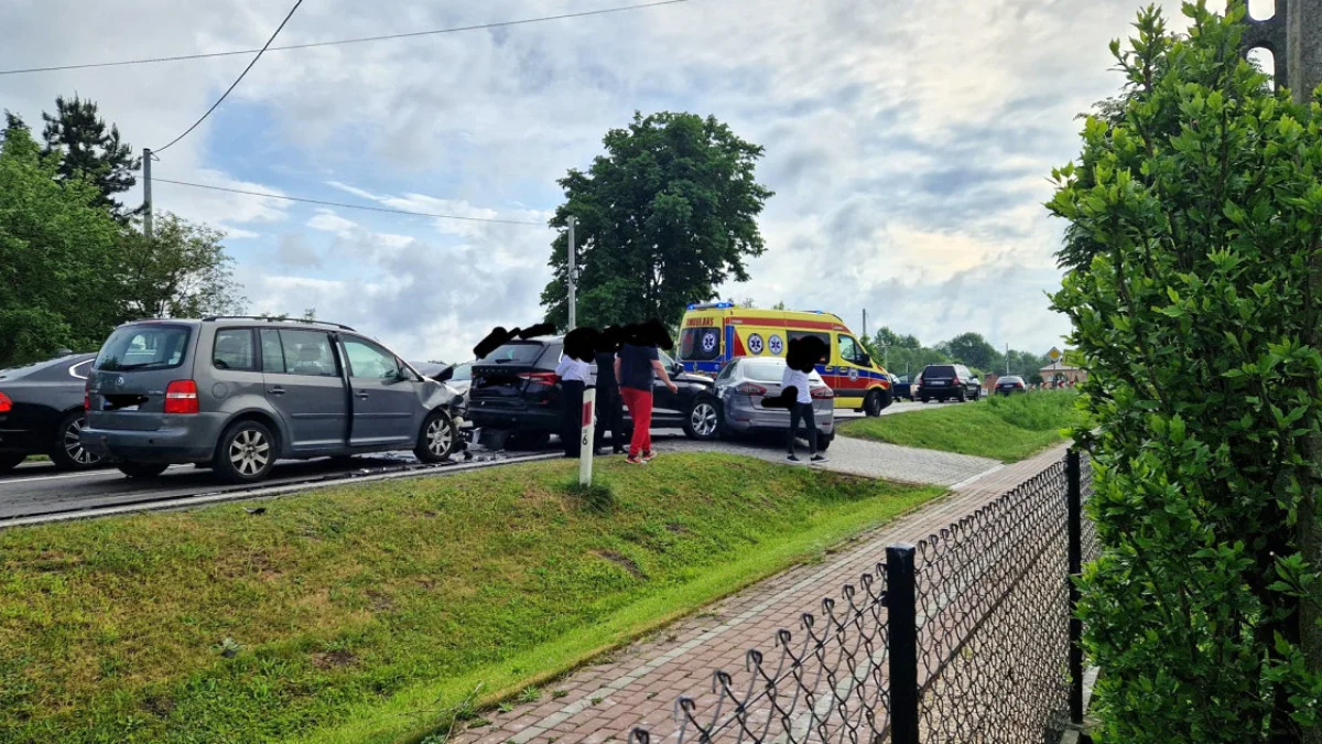 Zderzenie kilku pojazdów w Zgórsku - Zdjęcie główne