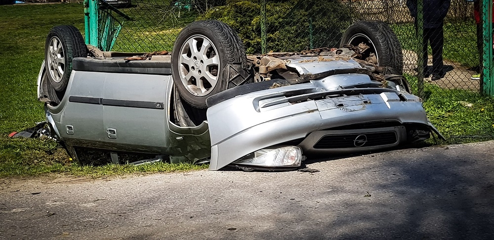 Wypadek w Woli Zdakowskiej. Kobieta trafiła do szpitala! [FOTO] - Zdjęcie główne