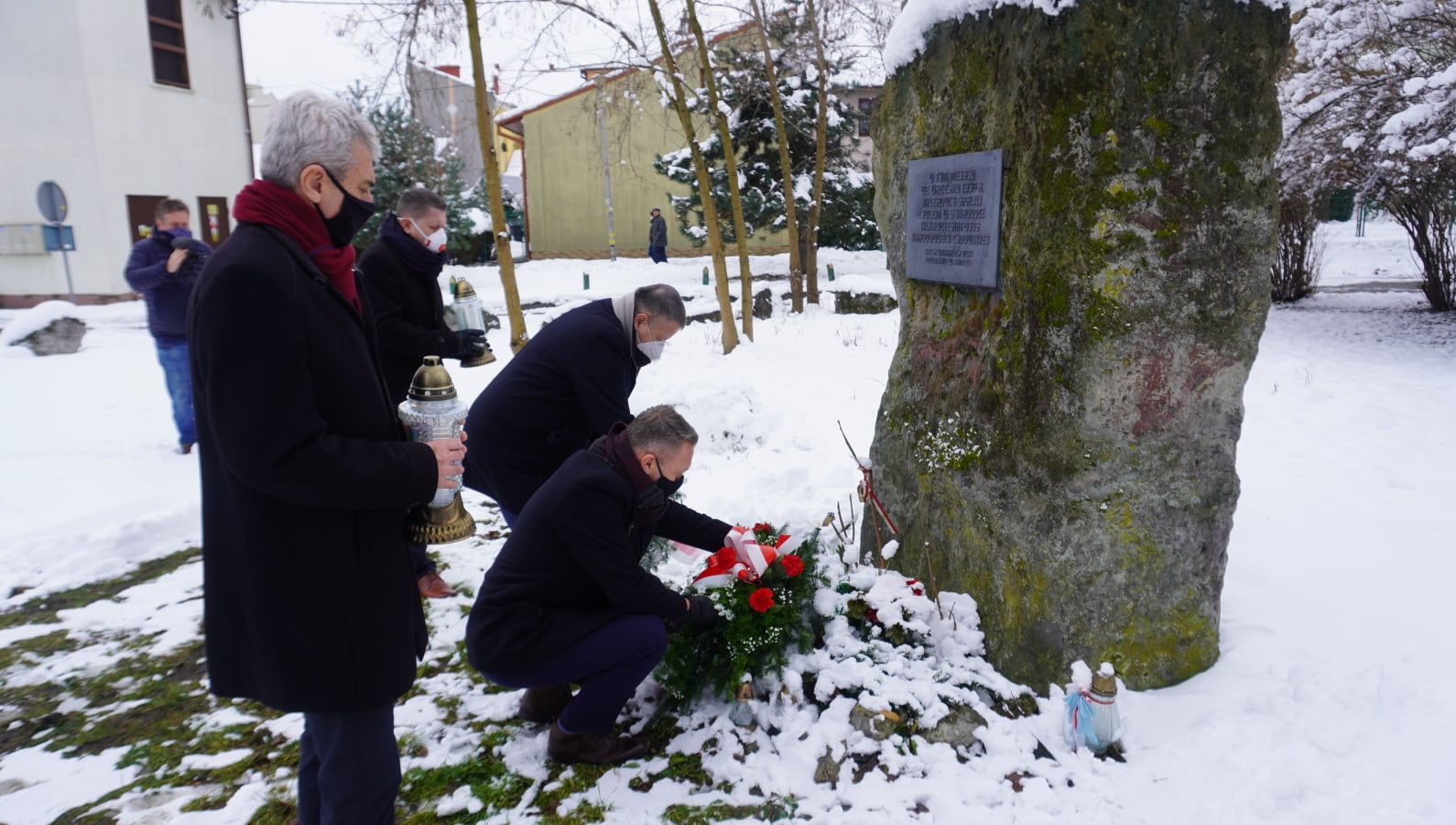 Władze miasta i powiatu mieleckiego wspólnie na terenie dawnej synagogi w MIelcu - Zdjęcie główne