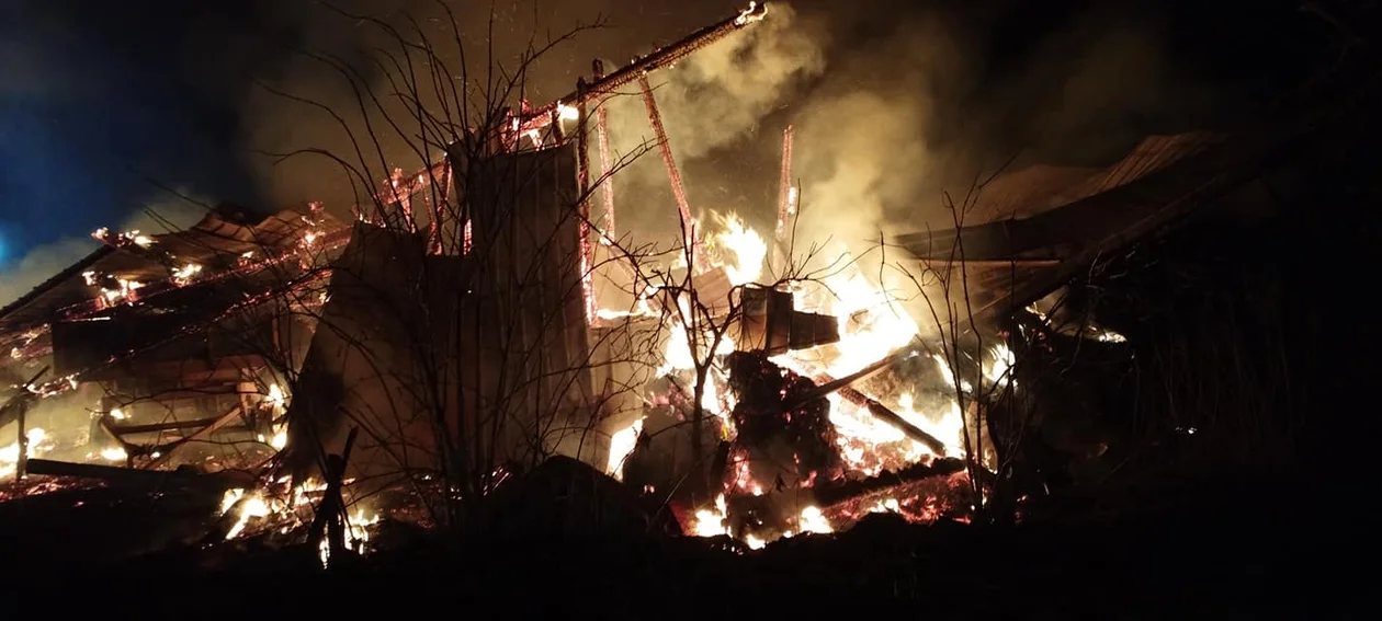 Nocny pożar w gminie Padew Narodowa [ZDJĘCIA] - Zdjęcie główne