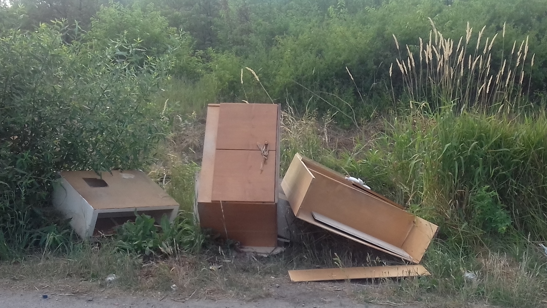 Dzikie wysypisko śmieci w Mielcu [FOTO] - Zdjęcie główne