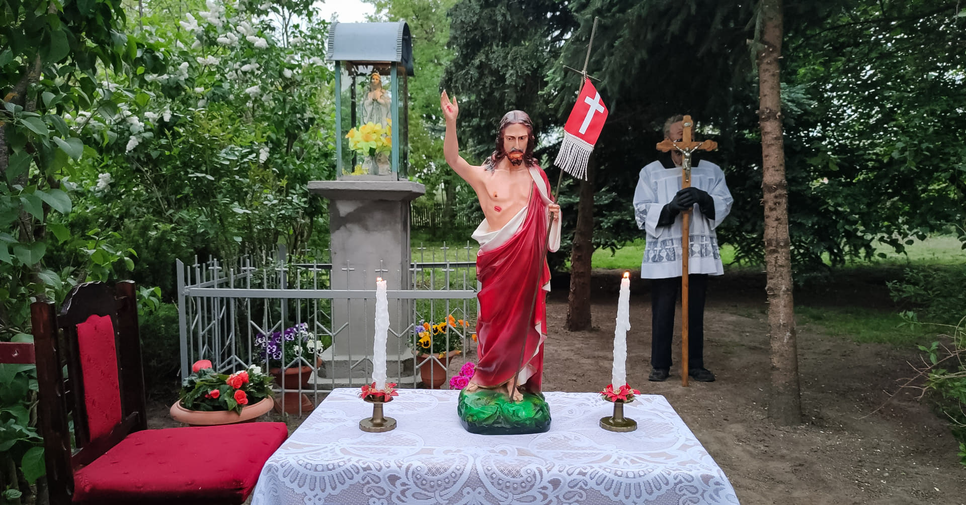 Majówka pod kapliczką [FOTO] - Zdjęcie główne